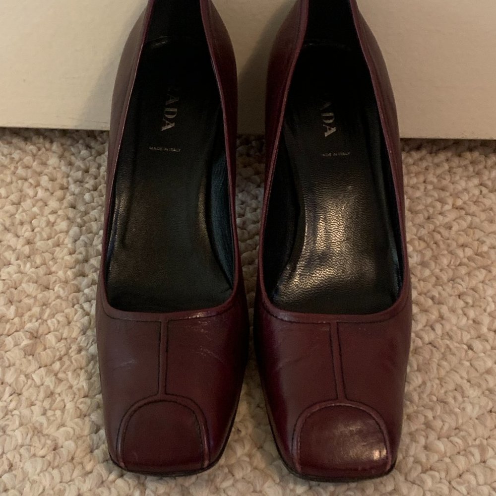Vintage Prada Burgundy 3 inch healed pumps Size